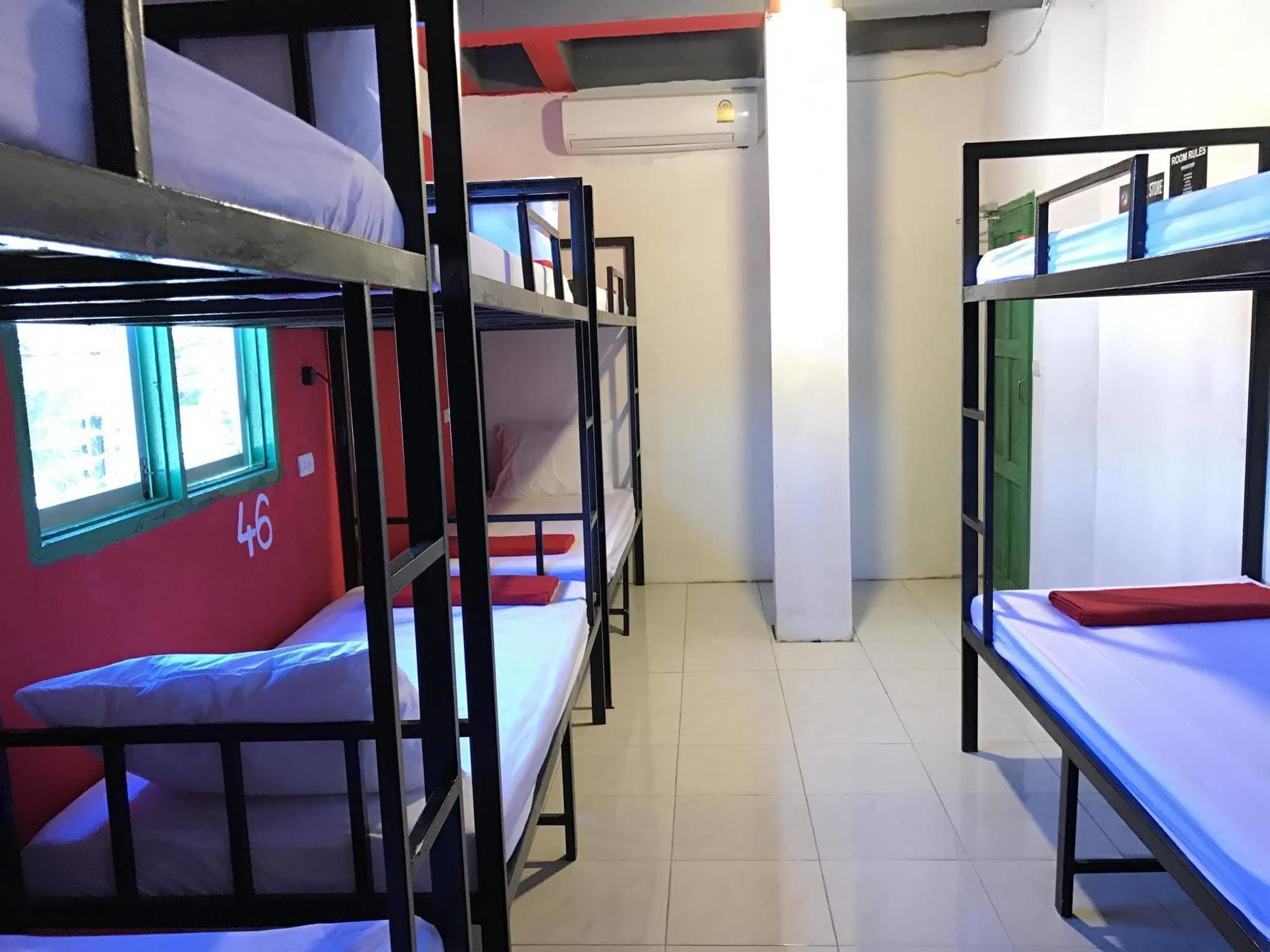 Vang Vieng Backpackers Hostel Exterior photo